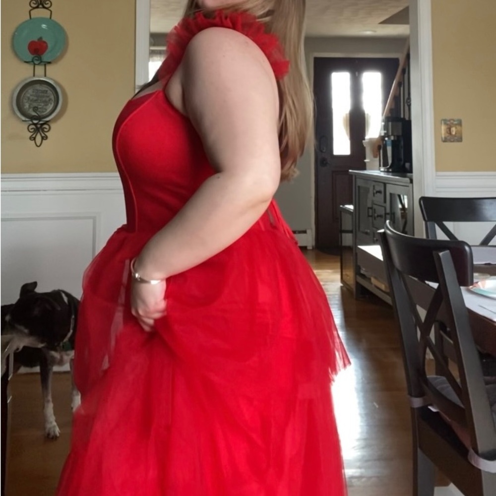 Elegant Red Ruffled Dress - Picture 4 of 4
